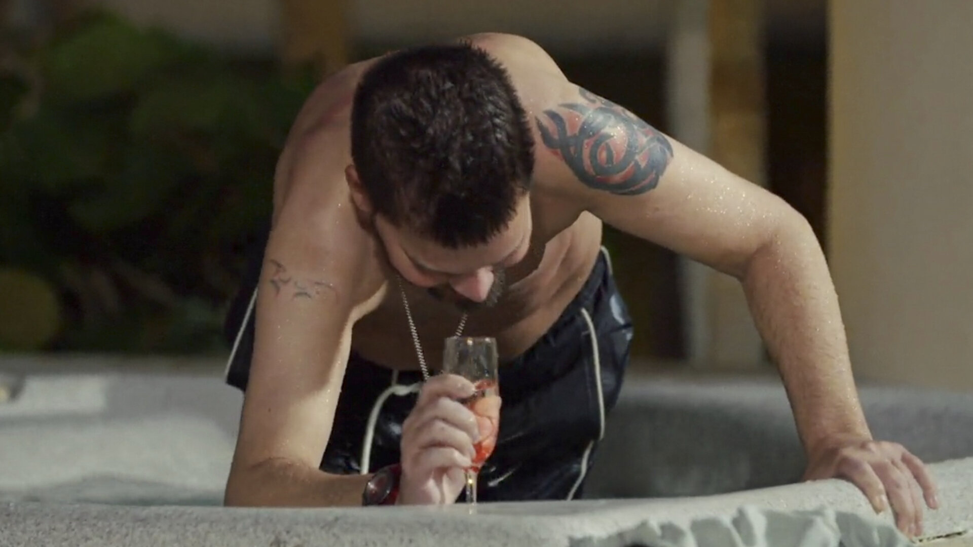 90 Day: Hunt for Love S1E2 The Boy Who Fell in the Hot Tub