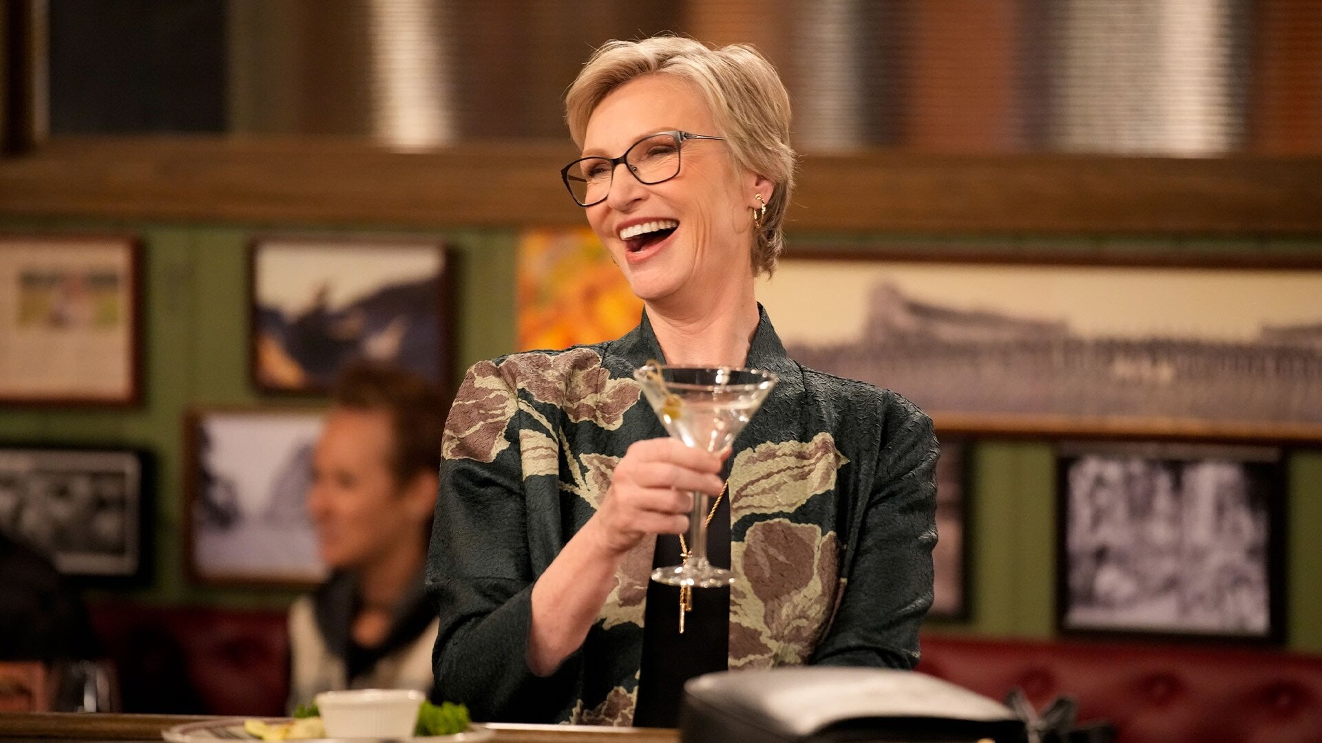 Happy's Place S2E13 A New Chapter