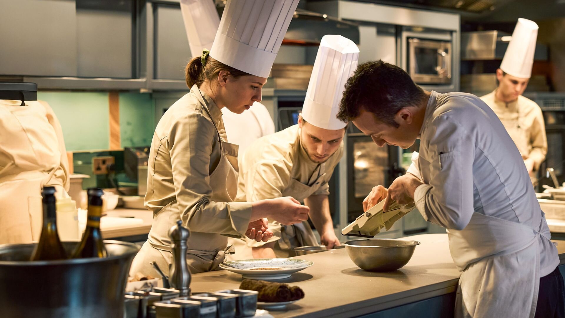 Inside Four Seasons: Park Lane S1E4 Pavyllon