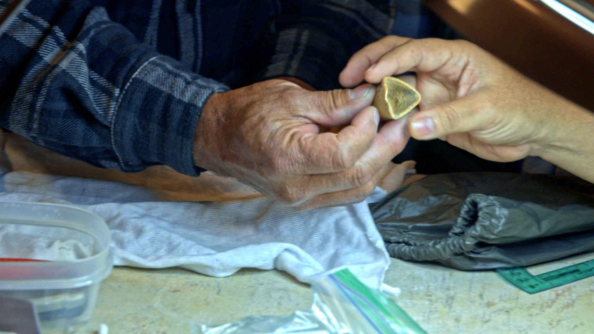 Lost Gold of the Aztecs S1E5 A Grave Discovery