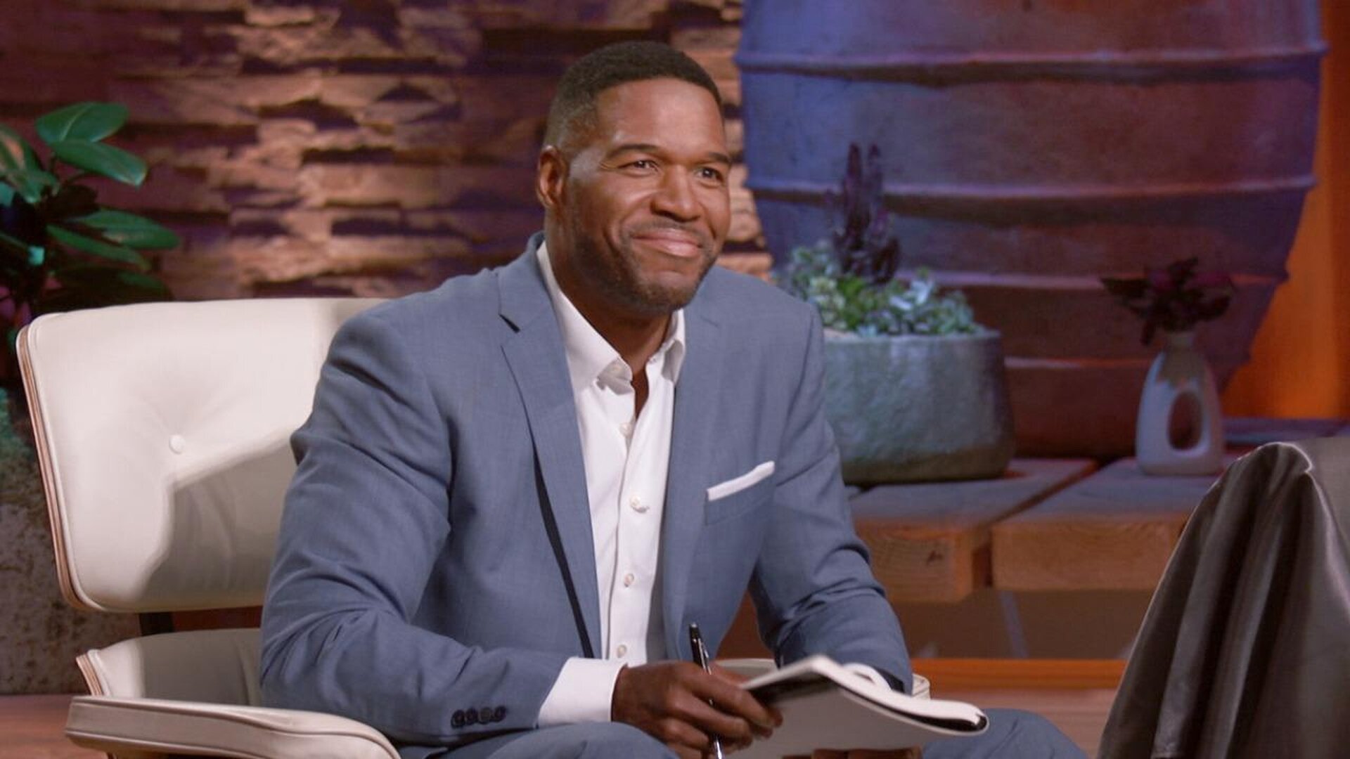 Shark Tank S17E2 Michael Strahan Brings His Business Game to the Tank