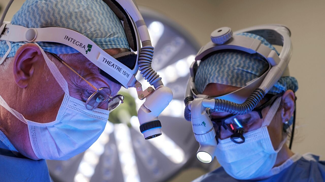 Surgeons: At the Edge of Life S8E2 Life on the Line